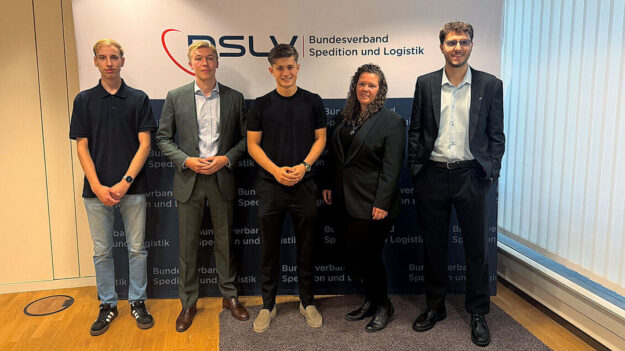Die diesjährigen fünf Top-Jungspediteure nach der Präsentation ihrer Transportkonzepte (von links): Fabrice Laumann, Tristan Halfar, Paul Schmidt, Cendrine Haas und Adem Yakub Cüceoglu.