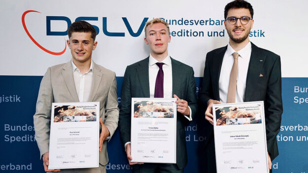 Die drei Gewinner (v.l.n.r.): Paul Schmid (2. Platz), Tristan Halfar (1. Platz) und Adem Yakub Cüceoglu (3. Platz).